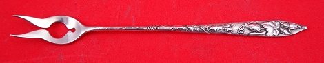 Oyster Fork w/ squash motif   6 1/8